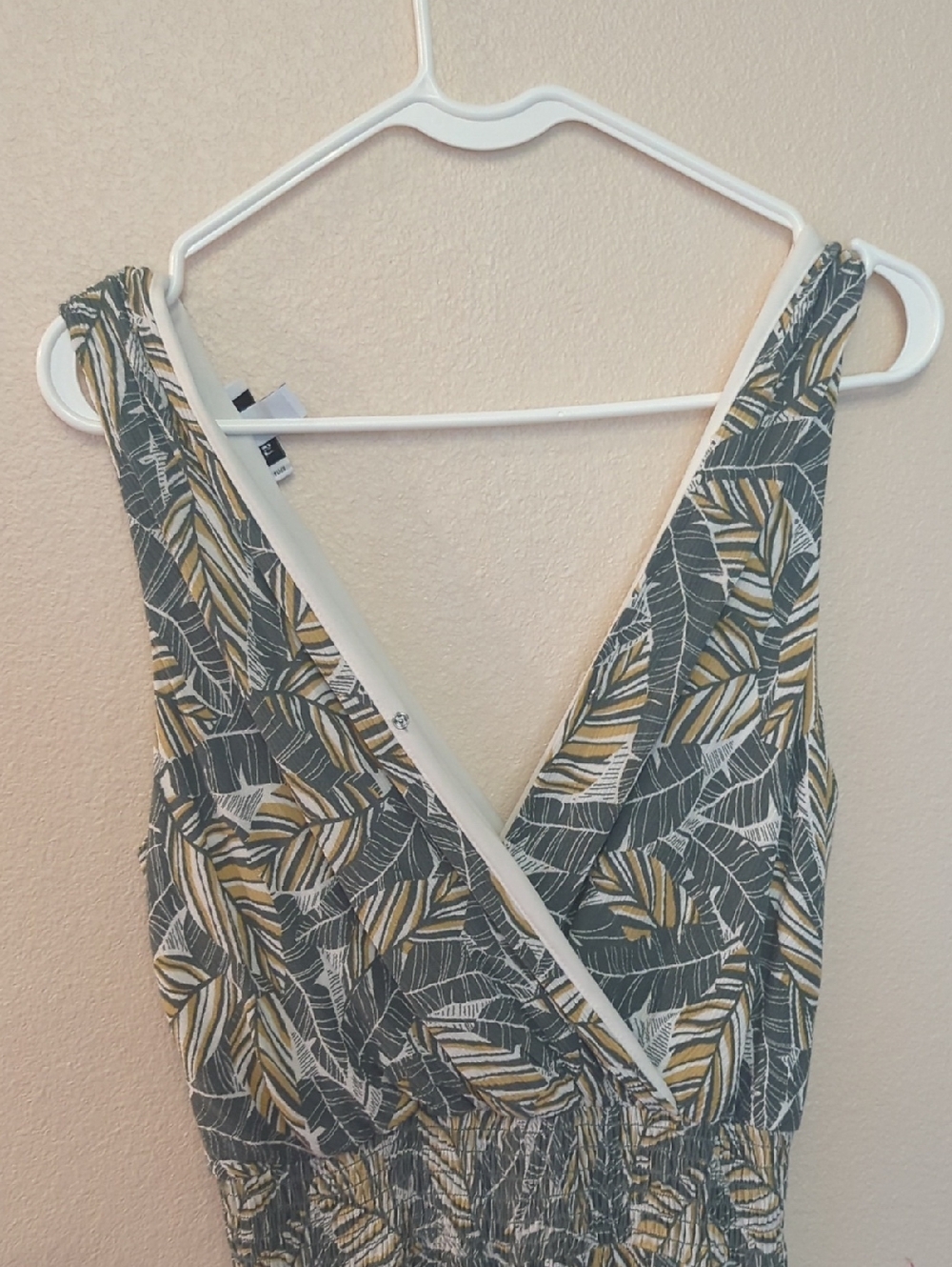 Nine West Green and Cream Leaf-Print Wide-Leg Jumpsuit - Picture 3 of 10